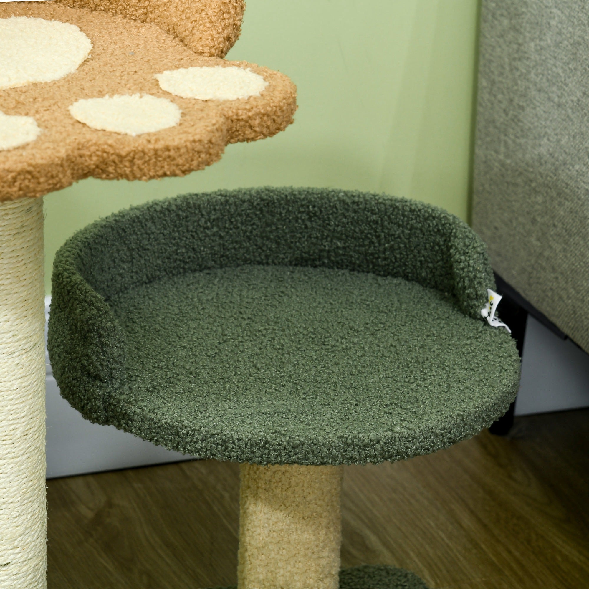 PawHut Kleiner Kratzbaum mit 2 Liegeflächen, inkl. Spielzeug, für kleine Katzen, Grün Beige+ Braun