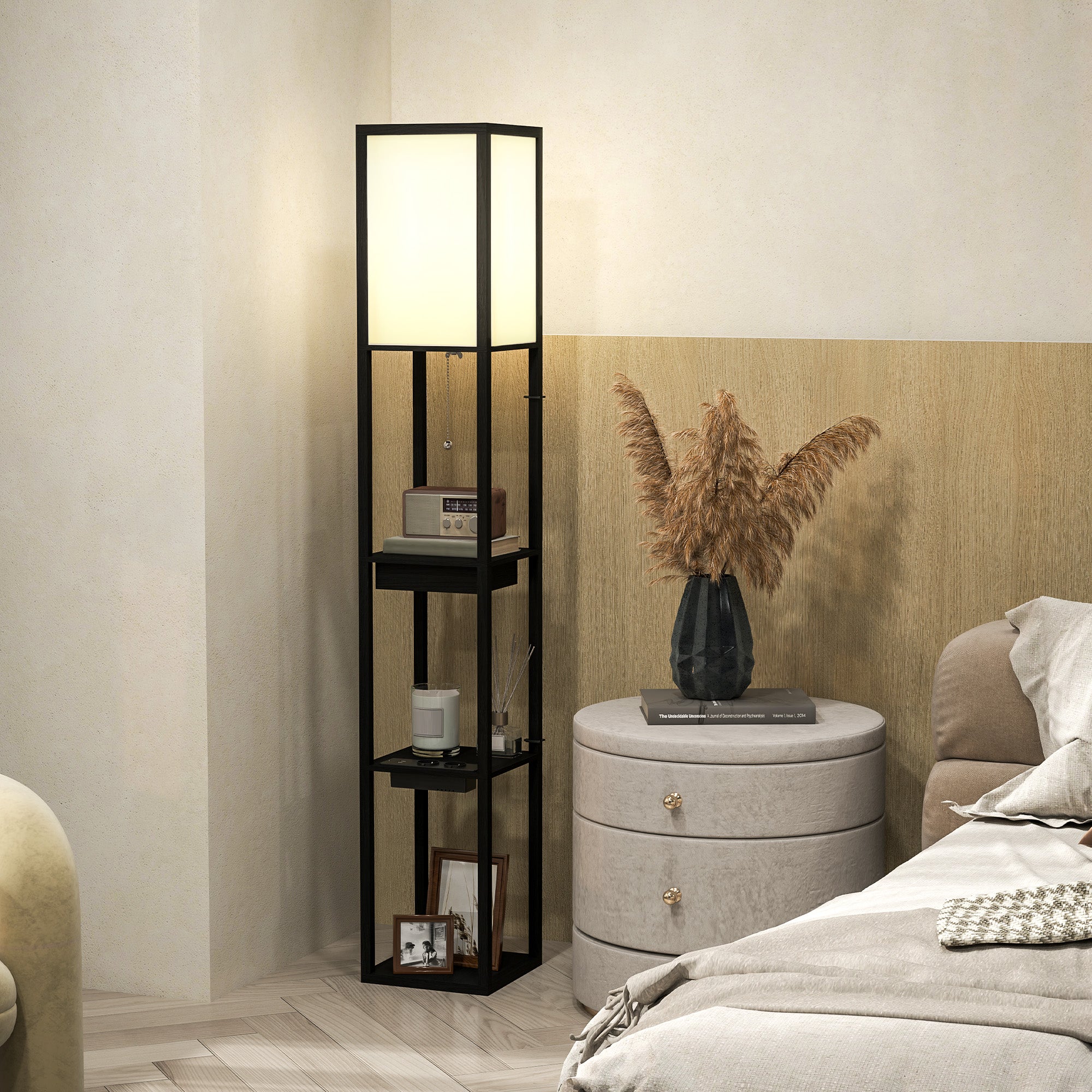 HOMCOM Stehlampe mit 3-stufigem Regal, Fußschalter, USB-Anschlüssen, MDF, Schwarz