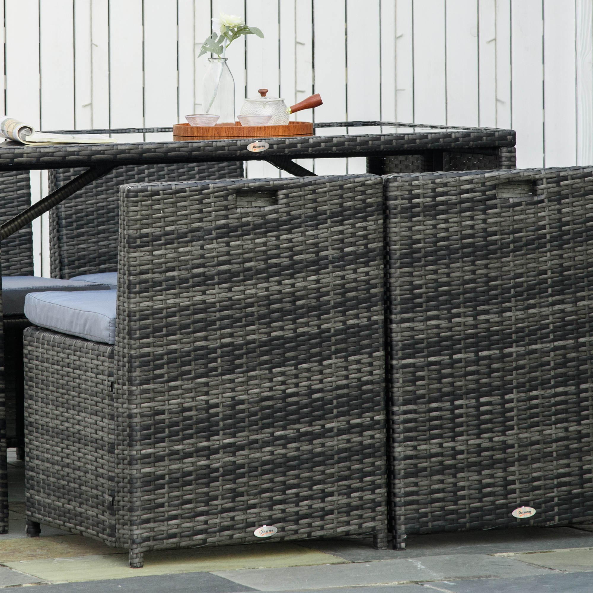 Outsunny Gartenmöbelset für 4 Personen, 4 Stühle & 1 Tisch, inkl. Sitzauflagen, Polyrattan, rostfreier Stahlrahmen, Grau