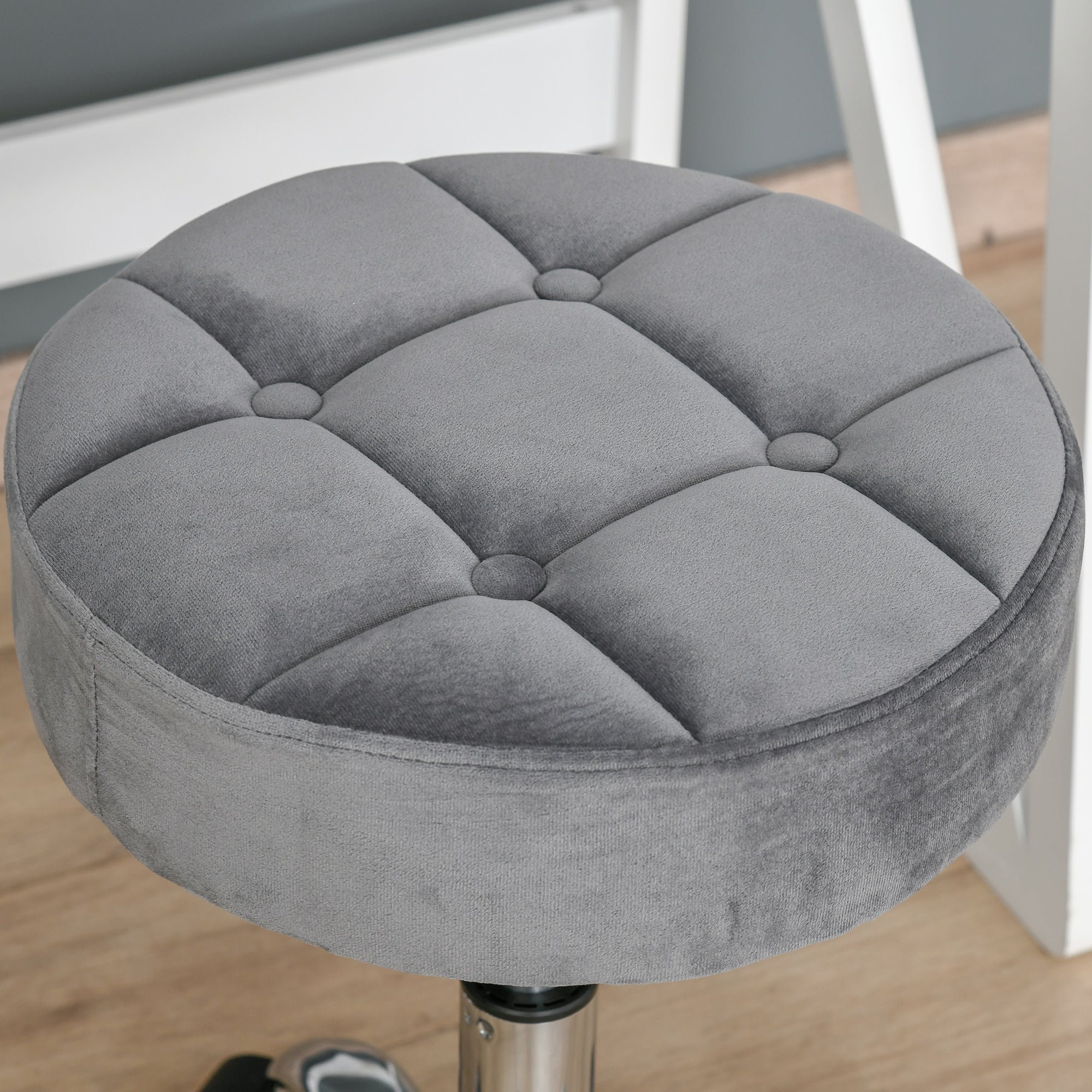HOMCOM Salonstuhl mit Rädern Rollhocker höhenverstellbar drehbar Salon Hocker Samt-Touch Schaumstoff Chrom-Basis Hellgrau 35 x 35 x 49-61 cm