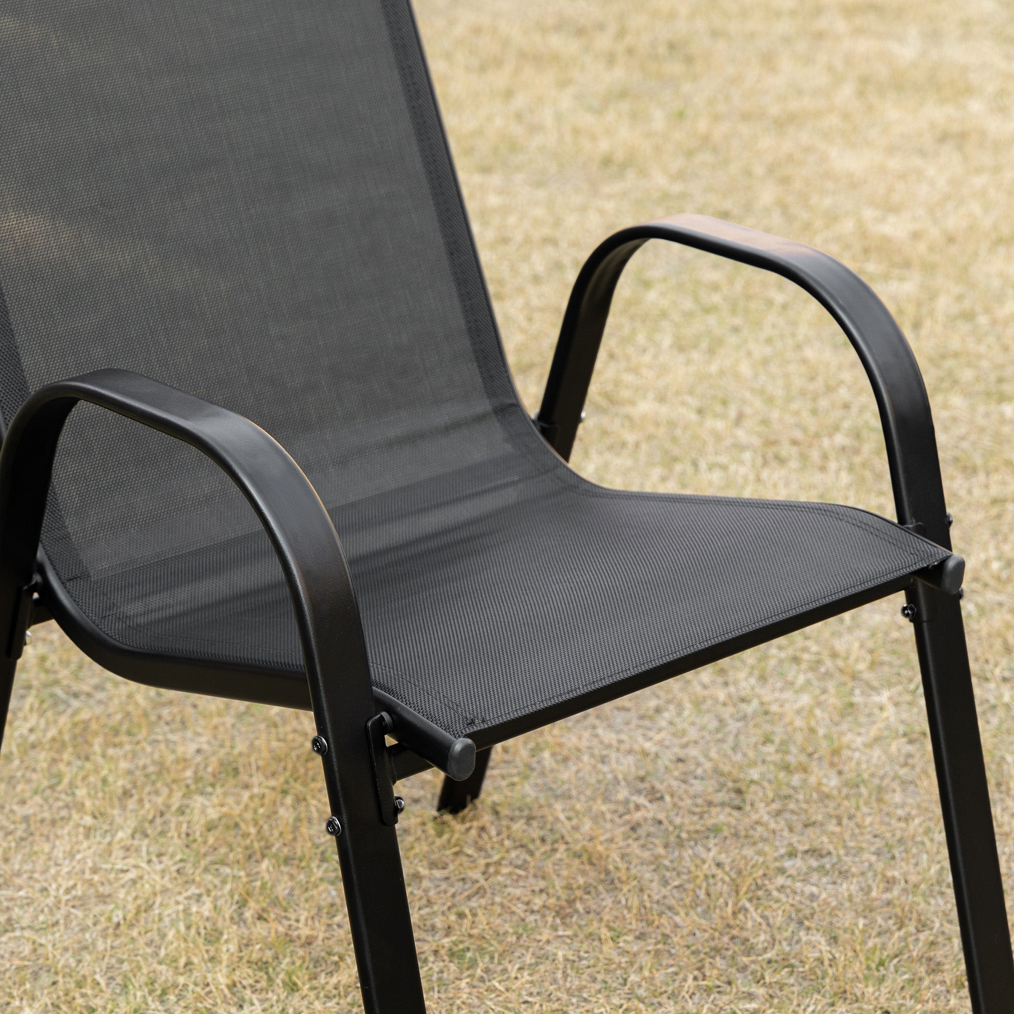 Outsunny Gartenstuhl 2er Set wetterfest Gartenstühle Stapelstuhl mit Armlehne Rückenlehne stapelbar Terrassenstuhl bis 120 kg belastbar Gartenmöbel für Hinterhof, Garten, Balkon Schwarz