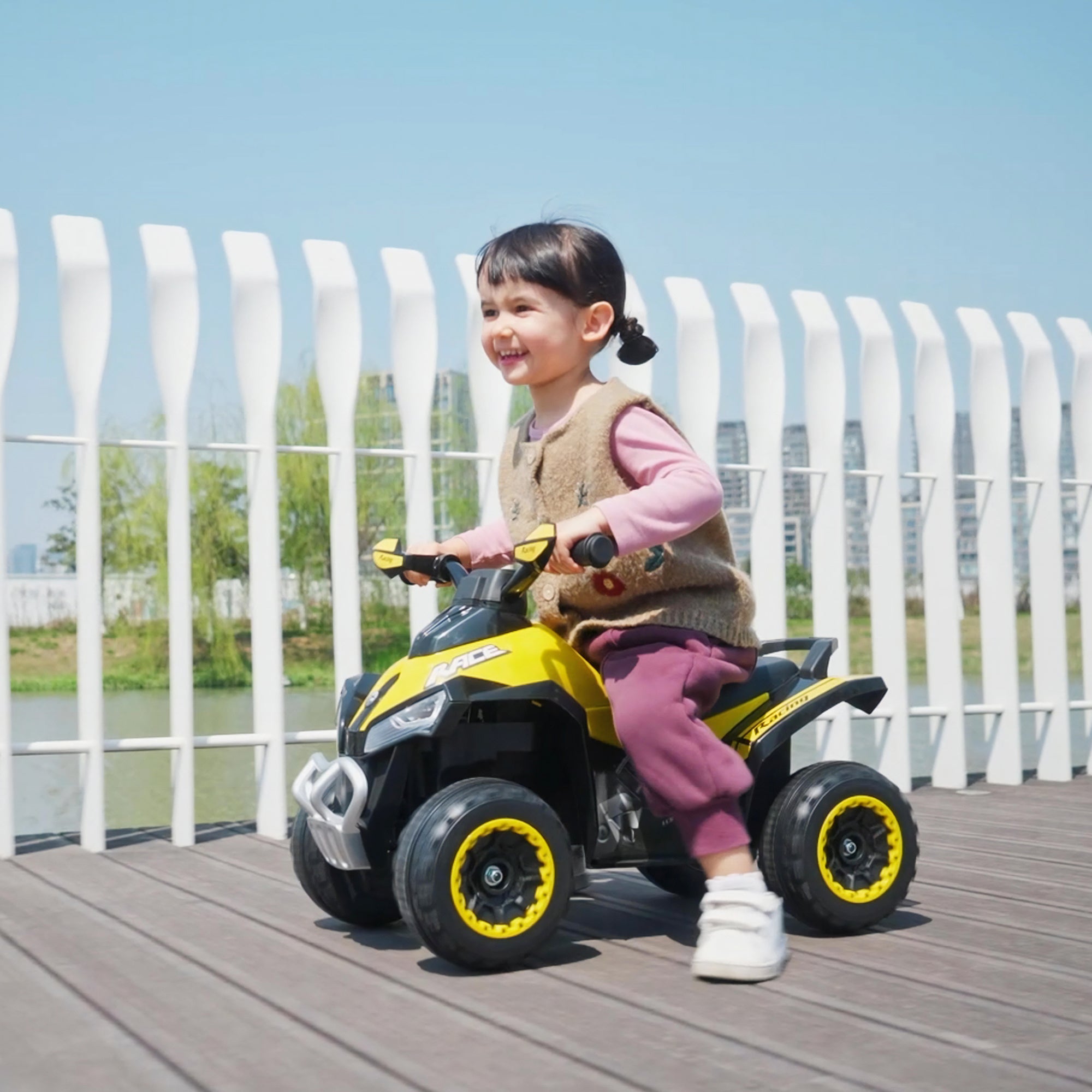 HOMCOM Kinder Rutschauto Tretauto mit Füßen rutschen Kinderauto Kinderfahrzeug für 18-36 Monate Licht Musik Kunststoff Stahl Gelb 67,5 x 38 x 44 cm