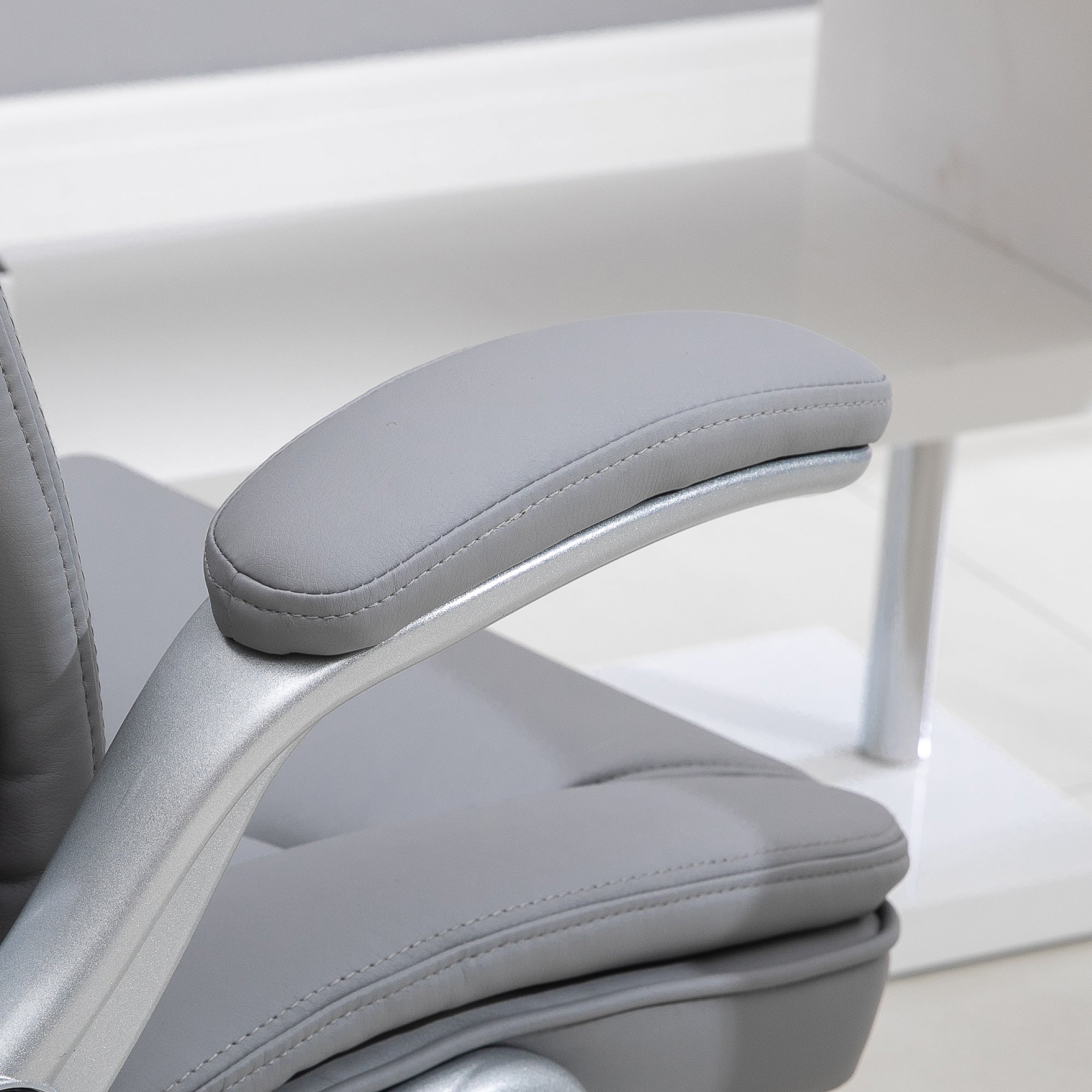 Vinsetto Bürostuhl Ergonomischer Drehstuhl Computerstuhl mit Wippfunktion höhenverstellbar mit Kopfstütze und gepolsterte Armlehnen Kunstleder Grau 70 x 71 x 113–121 cm