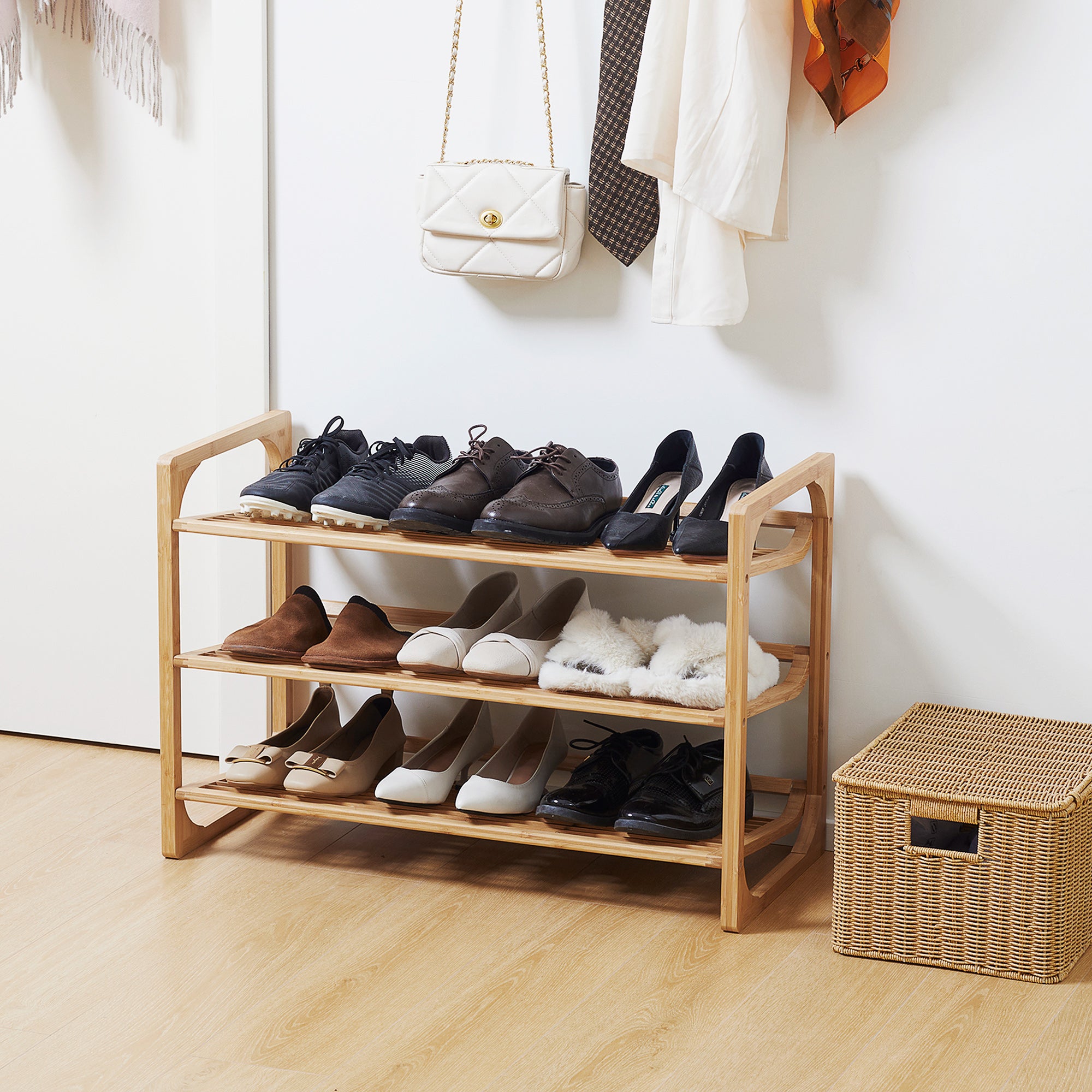 HOMCOM Schuhregal für 9 Schuhpaare, 3 Etagen, erhöhte Kanten, Bambusholz, 76 x 33 x 51 cm
