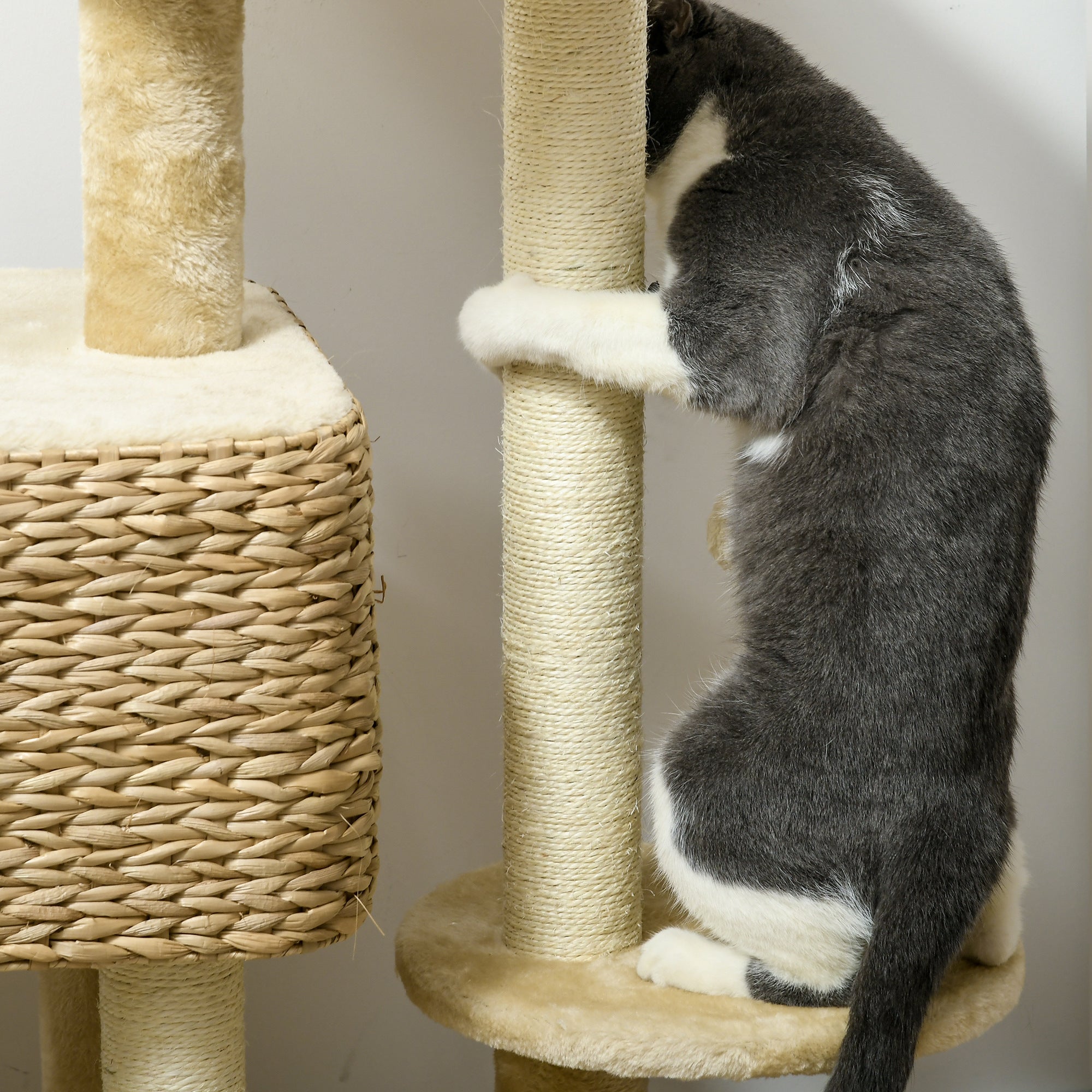 PawHut Kratzbaum Katzenbaum, 1 Katzenhöhle, 1 Katzbenbett, 1 Liegefläche, 1 Rampe, 60 cm x 40 cm x 98 cm, Natur + Beige