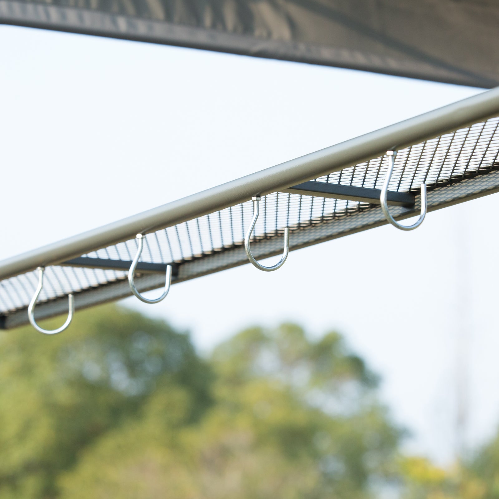 Outsunny Grillpavillon mit Flammschutzdach, BBQ-Pavillon mit 2 Ablagen, Polyester, Schwarz, 218 x 138 x 216 cm