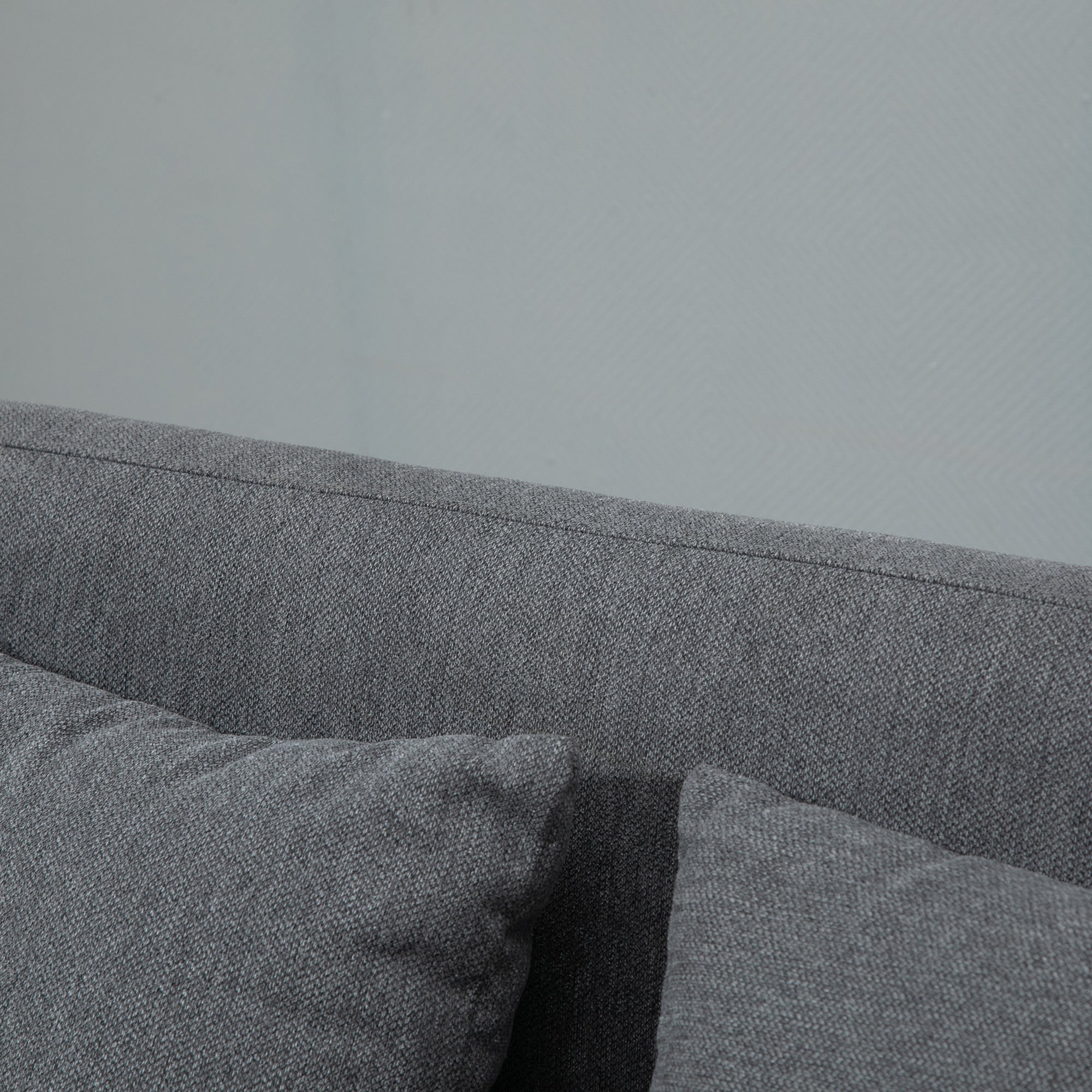 HOMCOM 2 Sitzer Sofa, Couch mit 2 Wurfkissen, gepolsterter Doppelsofa, Polstersofa mit Samtopik, Armlehne, Loveseat für Wohnzimmer, Schlafzimmer,  130 x 70 x 80 cm, Grau