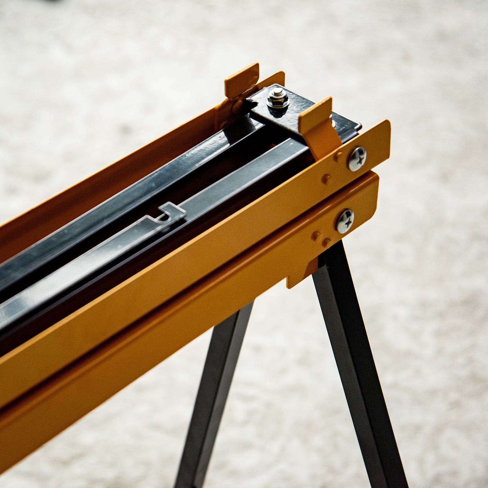 HOMCOM Arbeits Bock, Sägepferd, Unterstellbock, Klappbar, Rutschfest, Stahl, Orange, Schwarz, 99,5 x 50 x 78 cm, Belastbarkeit 125 kg